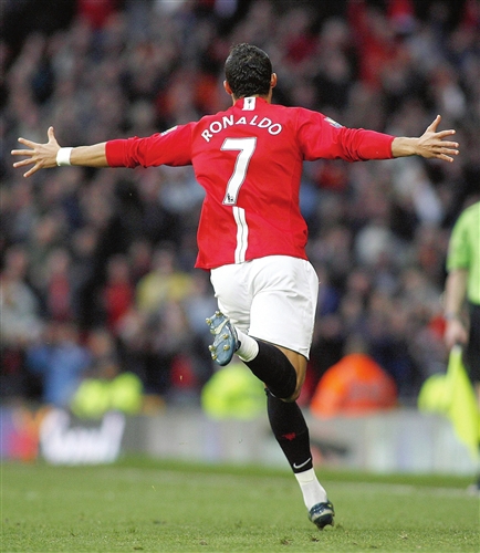 员正在认真 员正在认真